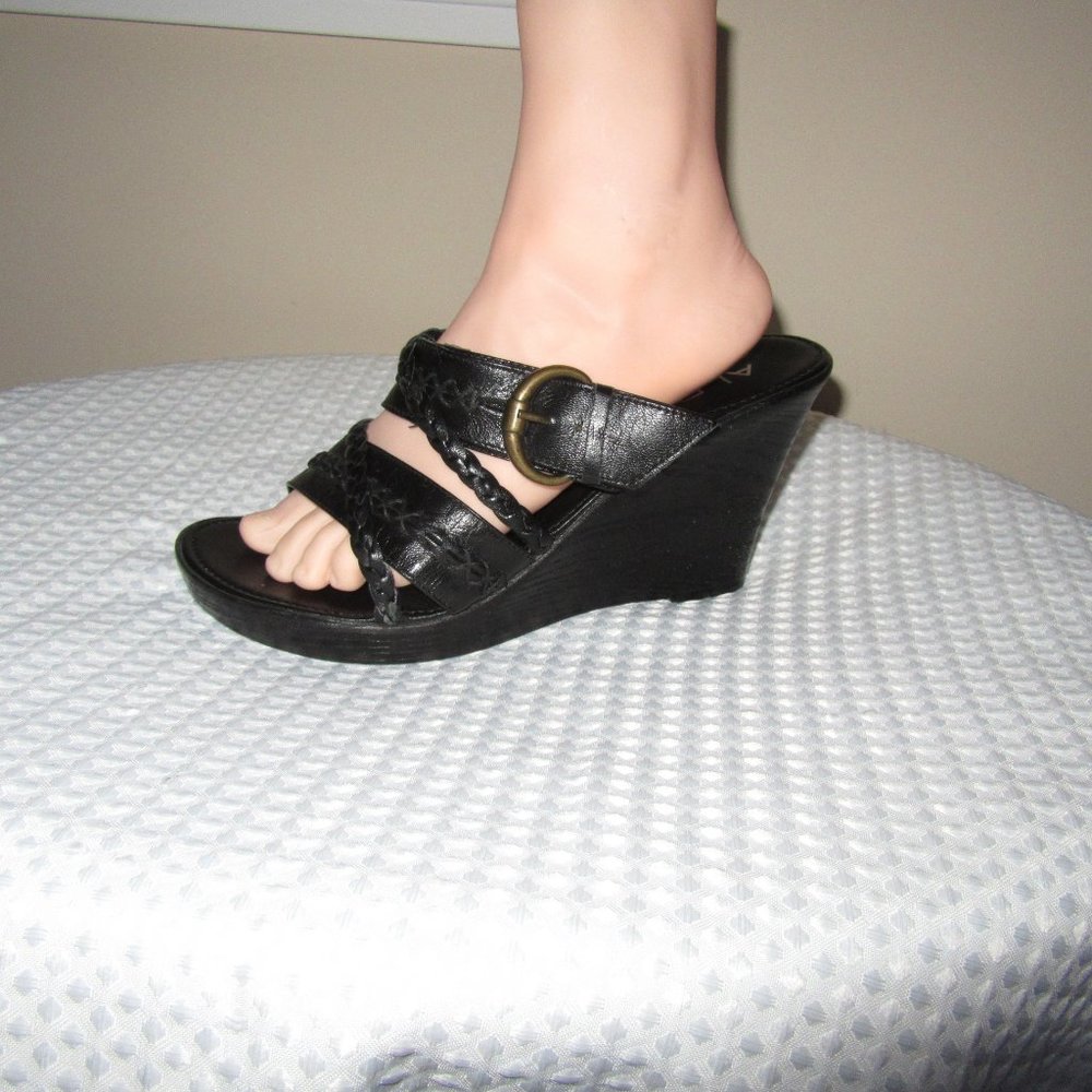 Aldo Real Leather sandals  Ladies size 40